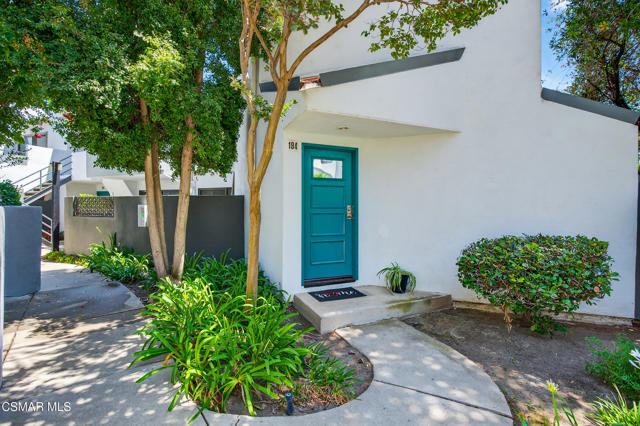 1182 Tivoli Lane, Simi Valley CA: https://media.crmls.org/mediaz/9a31808b-93be-4111-94ed-f3ff68a7ce0d.jpg