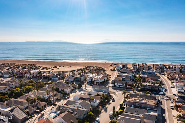 5040 Island View Street, Oxnard CA: https://media.crmls.org/mediaz/9a3180cb-f3d3-4529-832f-652ef794ec4c.jpg