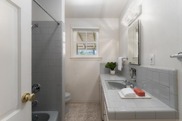 1381 W Muirlands Drive, La Jolla CA: https://media.crmls.org/mediaz/9a323c53-4e19-44a6-bf58-854722538ec3.jpg