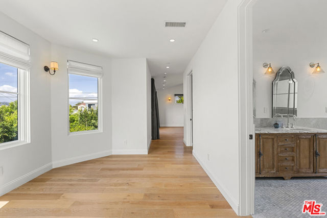 530 N Alta Vista Boulevard, Los Angeles CA: https://media.crmls.org/mediaz/9a325ed5-c913-4913-9e95-34ebe0869d15.jpg