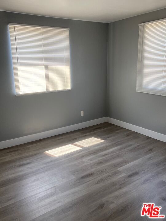 10217 S Grand Avenue, Los Angeles CA: https://media.crmls.org/mediaz/9a333816-d2be-418d-a24f-5b7843ff10a2.jpg