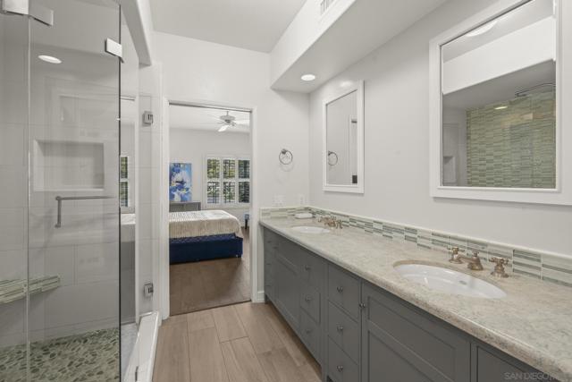 8595 Via Mallorca, La Jolla CA: https://media.crmls.org/mediaz/9a335714-f6a6-449e-80d3-88506c7385a7.jpg