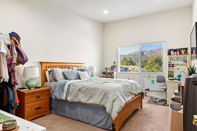 1662 Ocean Avenue, Ventura CA: https://media.crmls.org/mediaz/9a337a1d-02e1-4cd8-b042-3f970ccccf11.jpg