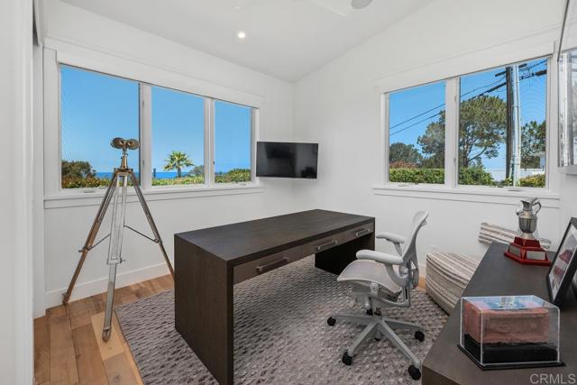 Detail Gallery Image 22 of 31 For 555 Amphitheatre Dr, Del Mar,  CA 92014 - 6 Beds | 5/1 Baths