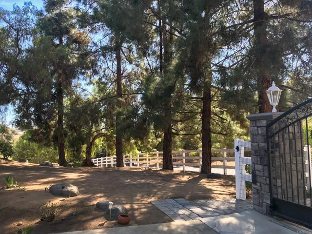 3048 Jason Road, Fallbrook CA: https://media.crmls.org/mediaz/9a33e0d5-f25e-4a2f-a730-2f1fcbf3a7c7.jpg
