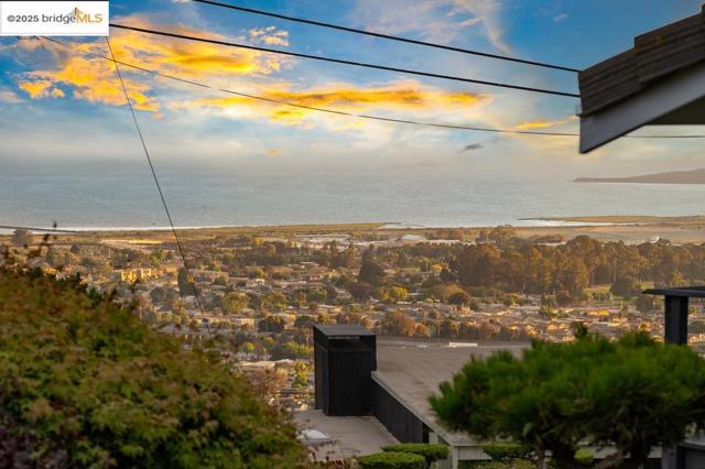 7145 View Ave, El Cerrito CA: https://media.crmls.org/mediaz/9a33f8ea-2396-4743-893b-a20c221ea784.jpg