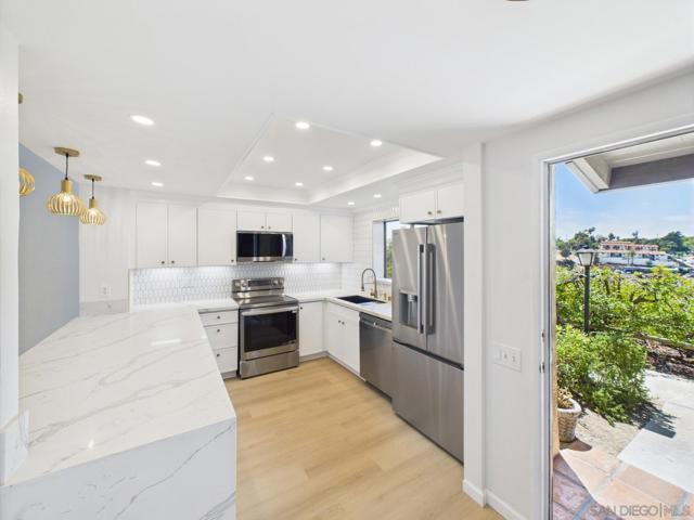 670 Bel Air Dr W, Vista CA: https://media.crmls.org/mediaz/9a344ba5-0d43-47b5-98c6-4a7023eb36ac.jpg