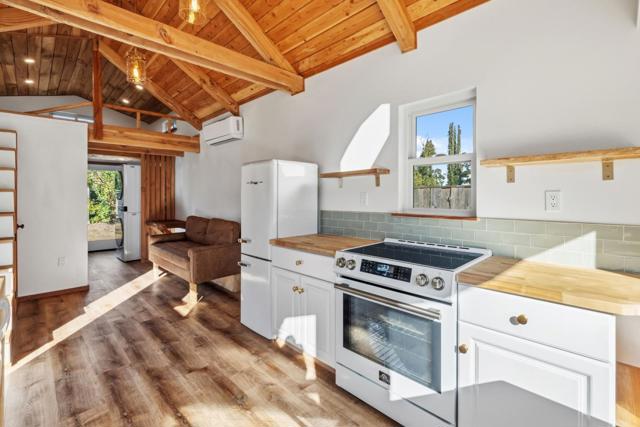 15 Braemoor Drive, Santa Cruz CA: https://media.crmls.org/mediaz/9a34a3fe-91d4-436e-8c84-1b49713c29fa.jpg