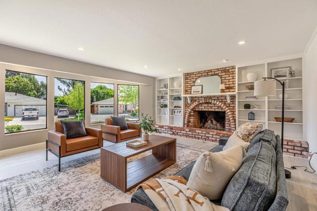 445 Marks Drive, Hollister CA: https://media.crmls.org/mediaz/9a34b81b-cdee-4c30-94e0-825af4fdfbbc.jpg