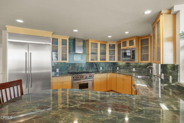 3629 Ocean Drive, Oxnard CA: https://media.crmls.org/mediaz/9a34e8a8-12b0-481c-9964-50626fabd00d.jpg