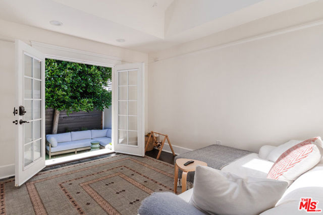 224 San Juan Avenue, Venice CA: https://media.crmls.org/mediaz/9a354e2b-21ff-4419-9cb6-6d769121fc0b.jpg