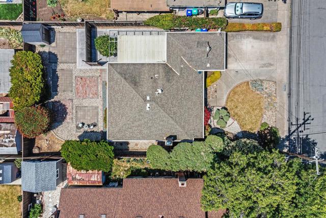 17473 Via Alamitos, San Lorenzo CA: https://media.crmls.org/mediaz/9a3590af-dc88-491e-8d07-999d81529d55.jpg