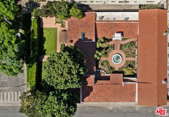 1304 1/2 N Harper Avenue, West Hollywood CA: https://media.crmls.org/mediaz/9a36379d-5bd0-45fb-9f35-cf63977b1ddc.jpg