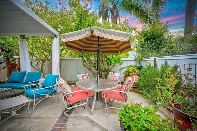 6707 Ketch Way, Carlsbad CA: https://media.crmls.org/mediaz/9a36ac8c-324b-4a7a-9fd3-07969ce6c990.jpg