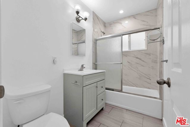 10235 S 10th Avenue, Inglewood CA: https://media.crmls.org/mediaz/9a371131-ce67-4516-9096-f23f221230aa.jpg