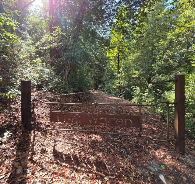 1140 Warren Drive, Santa Cruz CA: https://media.crmls.org/mediaz/9a3746a7-728a-47d9-b3ac-070fb8e30072.jpg