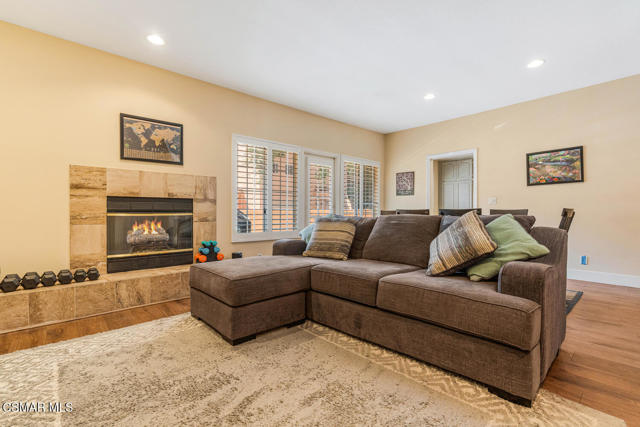 5200 White Oak Avenue, Encino CA: https://media.crmls.org/mediaz/9a37ce99-0b0e-45e4-a4dc-7414498213b4.jpg