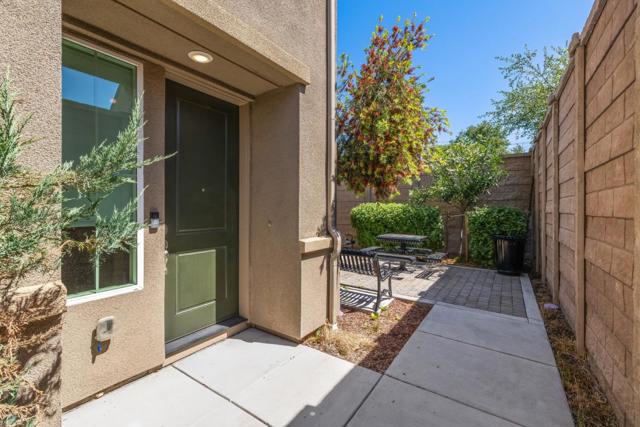 3 Lisbon Lane, Redwood City CA: https://media.crmls.org/mediaz/9a38d6e7-ab1b-4e14-b355-1b904d411196.jpg