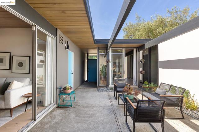 8156 Coach Dr, Oakland CA: https://media.crmls.org/mediaz/9a391bdd-5108-42c2-90e2-9fd6467d1bb5.jpg