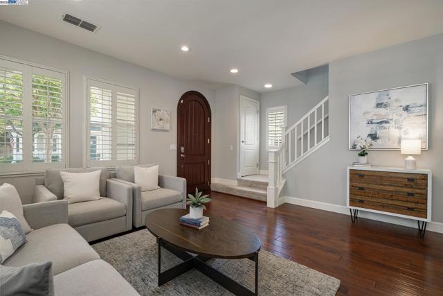 Image 2 of 42 For 122 Center Ct