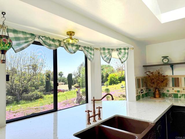 Detail Gallery Image 5 of 53 For 1650 Winterwarm Dr., Fallbrook,  CA 92028 - 3 Beds | 3 Baths