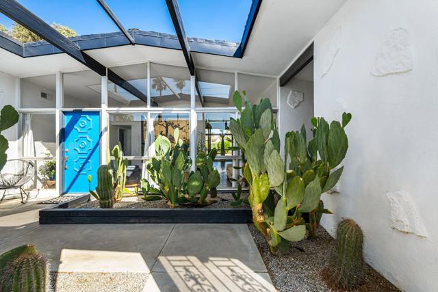 43709 Louisiana Street, Palm Desert CA: https://media.crmls.org/mediaz/9a3a4a73-d1cc-41f4-9669-2ceecbb20f6d.jpg