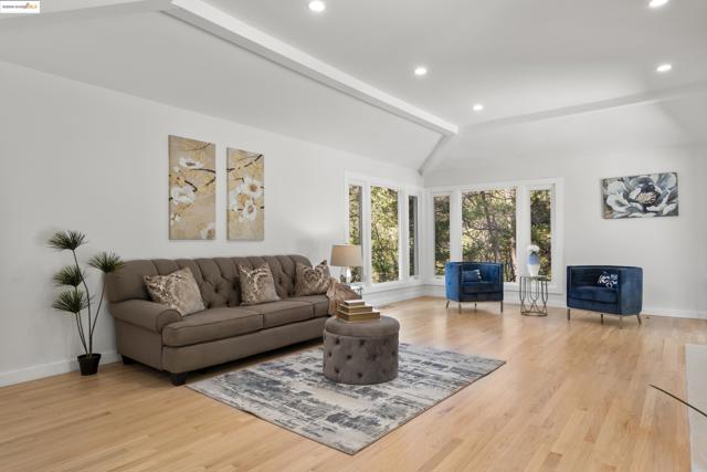 6537 Aitken Dr, Oakland CA: https://media.crmls.org/mediaz/9a3a61cb-3ca2-4dee-ad8f-11f8256021ff.jpg