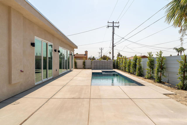 361 W Sunview Avenue, Palm Springs CA: https://media.crmls.org/mediaz/9a3a8a93-ba56-482e-9ef3-bb8204924cc1.jpg