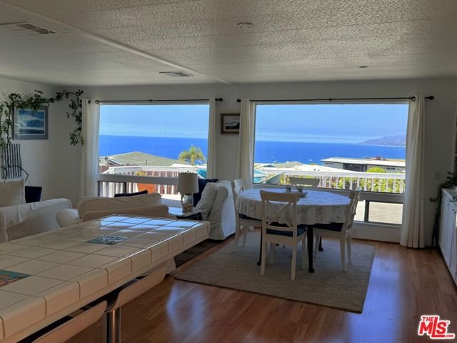 29500 Heathercliff, Malibu CA: https://media.crmls.org/mediaz/9a3b1140-8ee1-41dc-90ce-2f57bd803e11.jpg