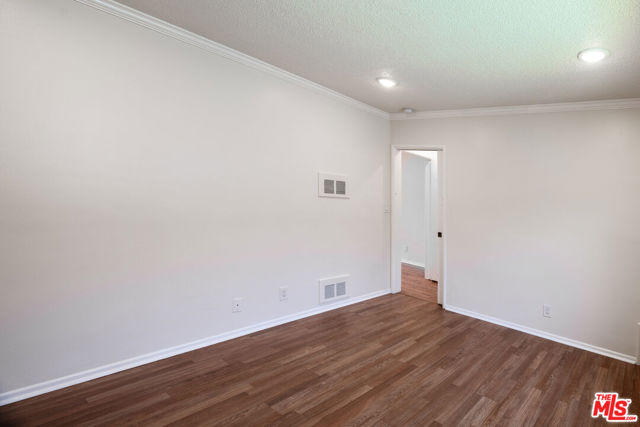 7209 Willoughby Avenue, Los Angeles CA: https://media.crmls.org/mediaz/9a3b9825-ca3d-4722-963b-d81b921b4193.jpg