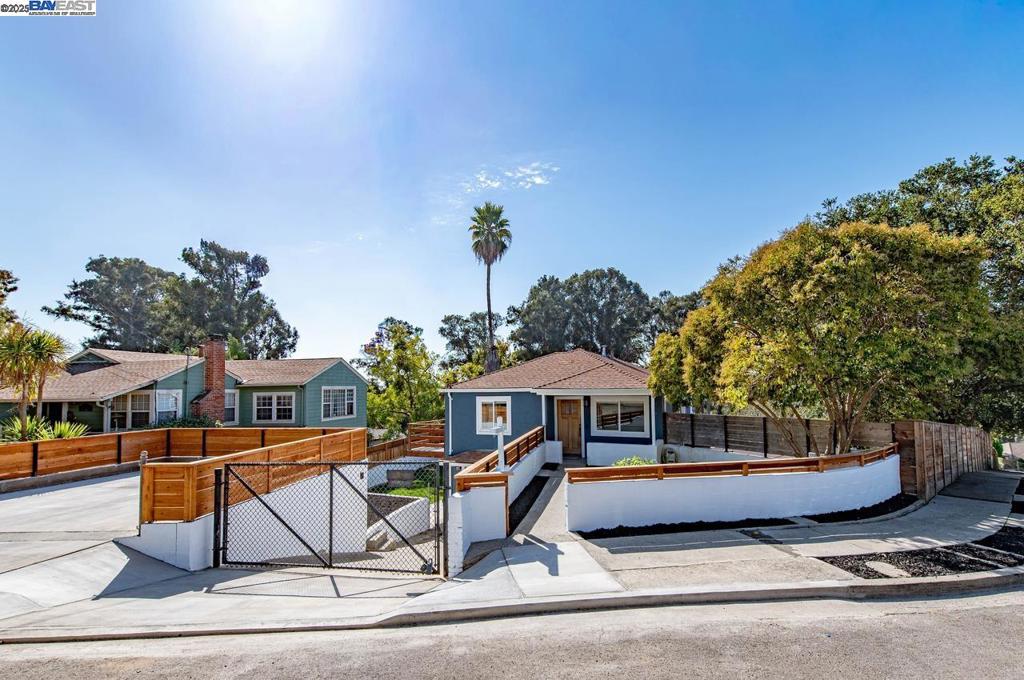 22679 Valley View Dr