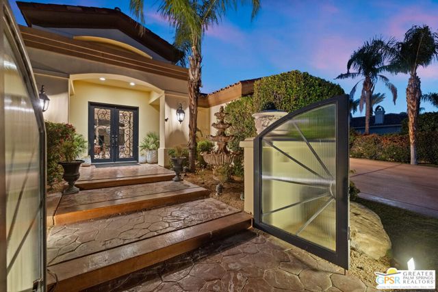 16 Villaggio Place, Rancho Mirage CA: https://media.crmls.org/mediaz/9a3bda14-ffc6-48e4-b31a-b0462e666e21.jpg