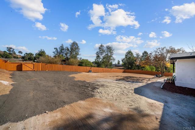 Image 36 of 51 For 11564 Manzanita Road