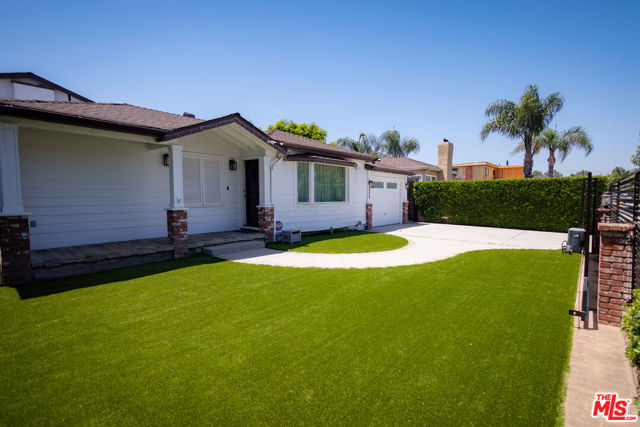 6449 Radford Avenue photo 4