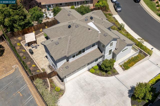 5540 Southbrook Drive, Clayton CA: https://media.crmls.org/mediaz/9a3cc941-c77b-44e2-9197-a4b52e5f8131.jpg