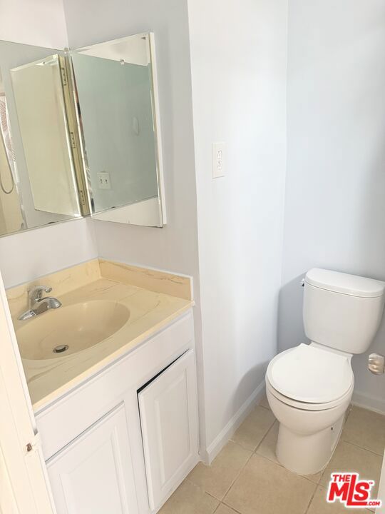 220 N Louise Street, Glendale CA: https://media.crmls.org/mediaz/9a3de3ca-2280-4908-816b-569961d10587.jpg