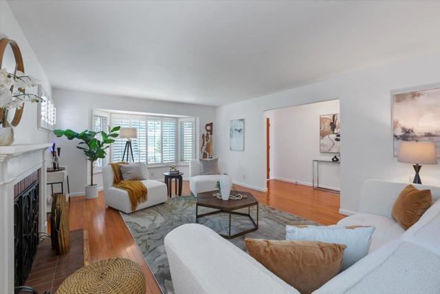 1141 Fairview Avenue, Redwood City CA: https://media.crmls.org/mediaz/9a3dfff3-509e-4f10-868d-065de49cad32.jpg