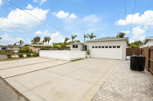1105 Evergreen Drive, Encinitas CA: https://media.crmls.org/mediaz/9a3e484d-9959-4cd8-a9e9-707c8f513fc4.jpg