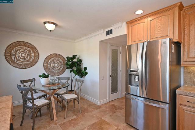1805 Ptarmigan Dr, Walnut Creek CA: https://media.crmls.org/mediaz/9a3ee5b2-c6f8-4a78-8597-91c55eb03720.jpg