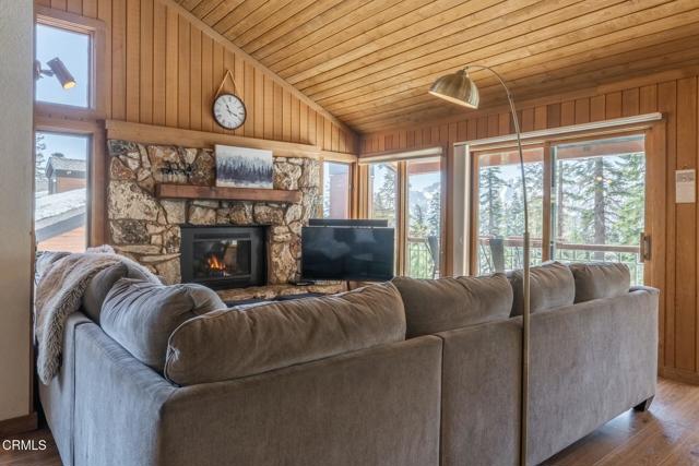 435 Lakeview Boulevard, Mammoth Lakes CA: https://media.crmls.org/mediaz/9a3f1073-de07-4f0a-8650-5ac7857ef850.jpg