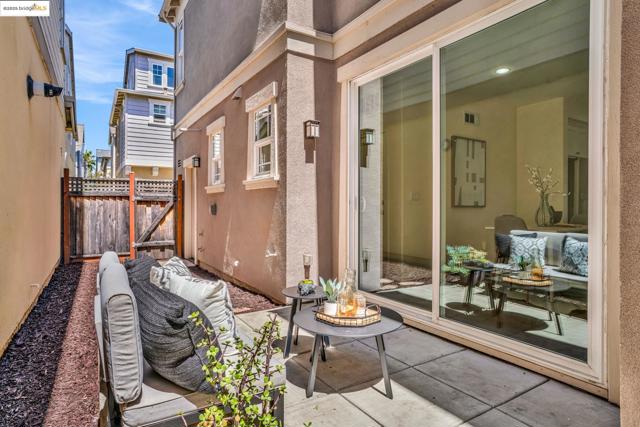 1623 Fortmann Way, Alameda CA: https://media.crmls.org/mediaz/9a3f7e15-f7cd-4d0c-bfa7-d3b655f6b53a.jpg