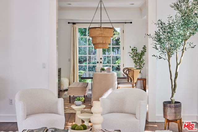 28830 Hampton Place, Malibu CA: https://media.crmls.org/mediaz/9a4078f4-ac7e-451e-b59f-b61e80d3b7e5.jpg