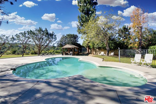 18912 Pasadero Drive photo 3