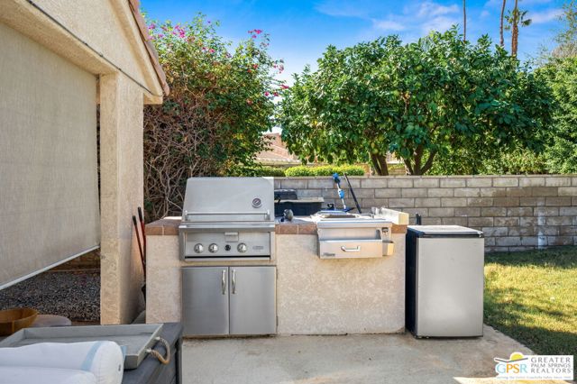 39141 Sweetwater Drive, Palm Desert CA: https://media.crmls.org/mediaz/9a41000d-4ad2-45f8-8203-381050ef5491.jpg