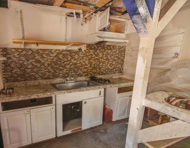 1034 Hellam Street, Monterey CA: https://media.crmls.org/mediaz/9a41042a-efde-4990-9d99-351bcac82011.jpg