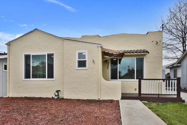 325 Capitol Street, Salinas CA: https://media.crmls.org/mediaz/9a42990f-f8b8-41b5-b0b6-696e368d82f4.jpg