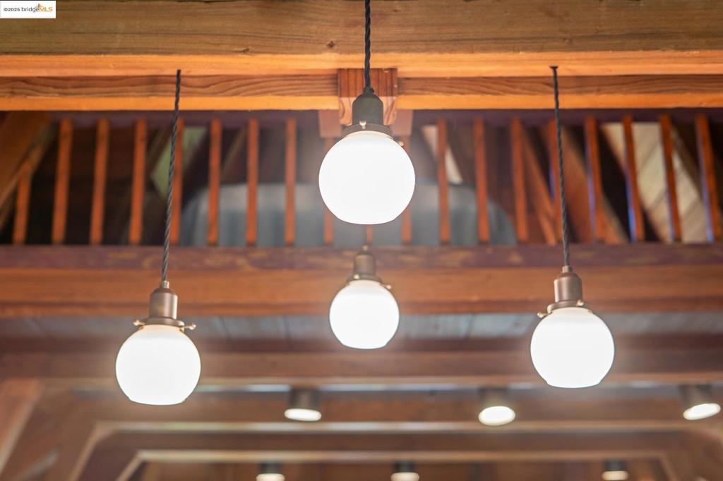 https://media.crmls.org/mediaz/9a42b175-de51-43fd-a2f9-baa829820d65.jpg?preset=X-Large