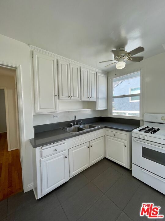 5954 W 85Th Place, Los Angeles CA: https://media.crmls.org/mediaz/9a42e011-a09d-451c-9b59-5b9266b8d787.jpg