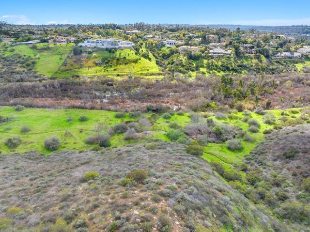 16574 Zumaque, Rancho Santa Fe CA: https://media.crmls.org/mediaz/9a434c1d-8b9d-4a67-b264-f7839d811571.jpg