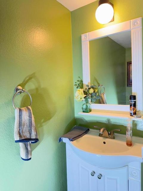 2701 Lone Bluff Way, San Jose CA: https://media.crmls.org/mediaz/9a4384b1-e425-4734-87ed-b70f2e96ccd4.jpg